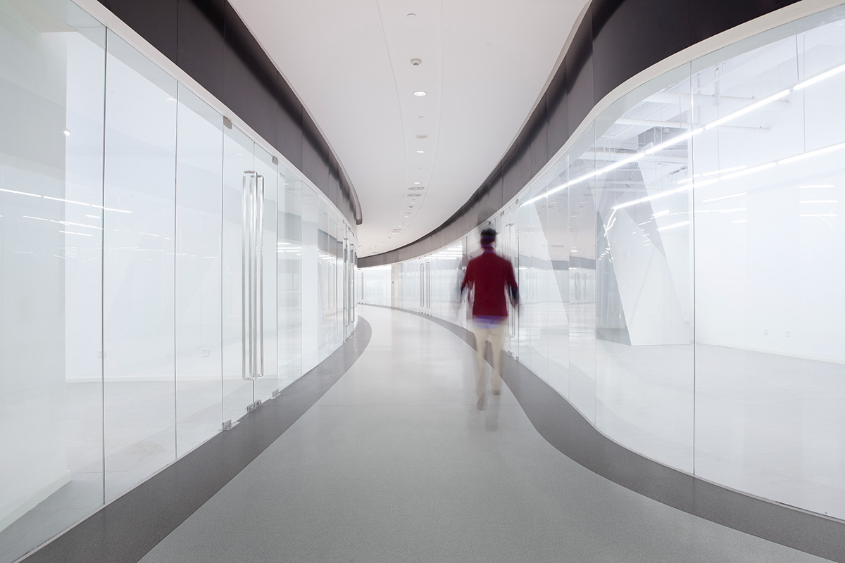 Image of Altro Cantata in a grey shade in a glass walled corridor