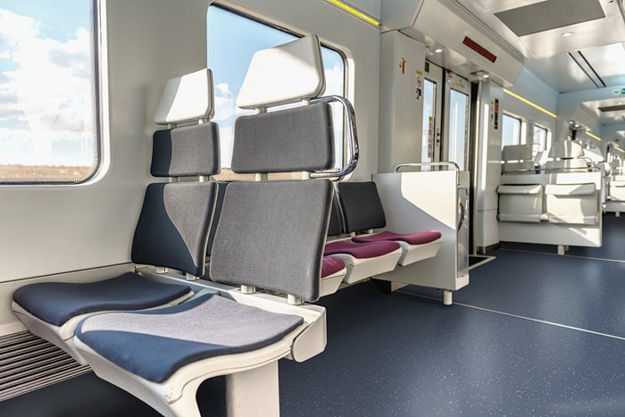 Commuter-train_Altro-Transflor-Motus_Union